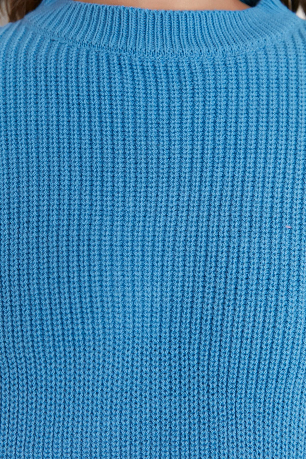 Trendyol Collection  Blauer Strickpullover mit Rundhalsausschnitt und weiter Passform TWOAW23KZ01448