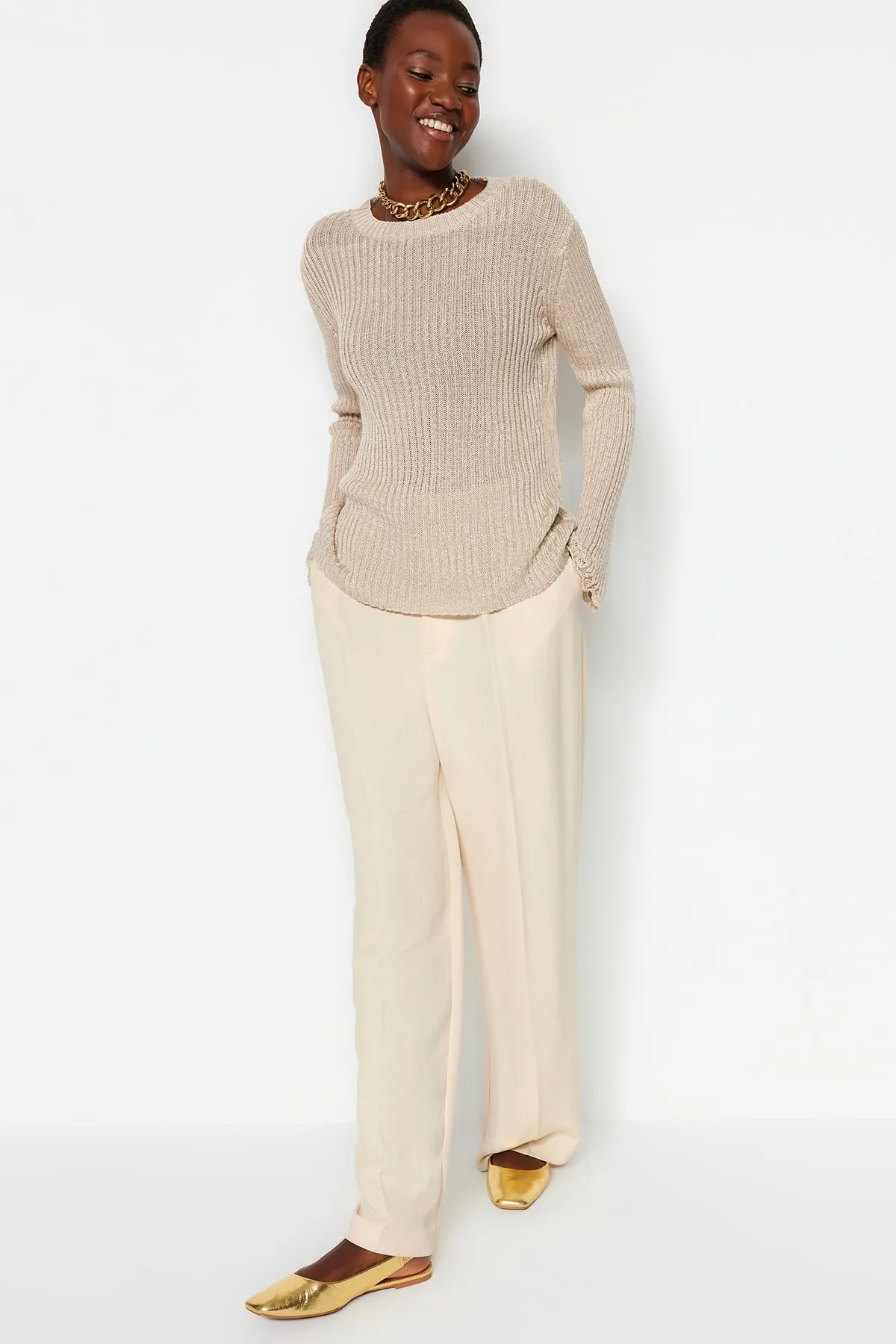 Trendyol Collection  Strickpullover mit Rundhalsausschnitt und Steinglitzer TWOAW24KZ01166