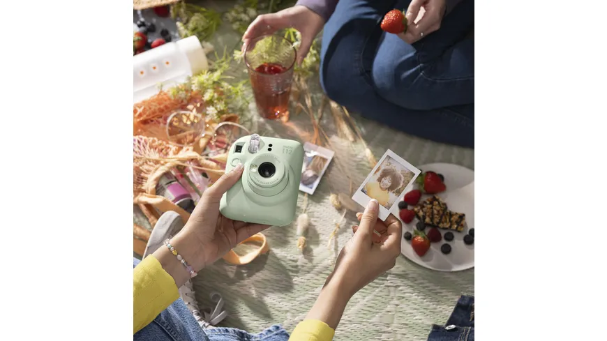 Fujifilm instax mini 12  mint-green