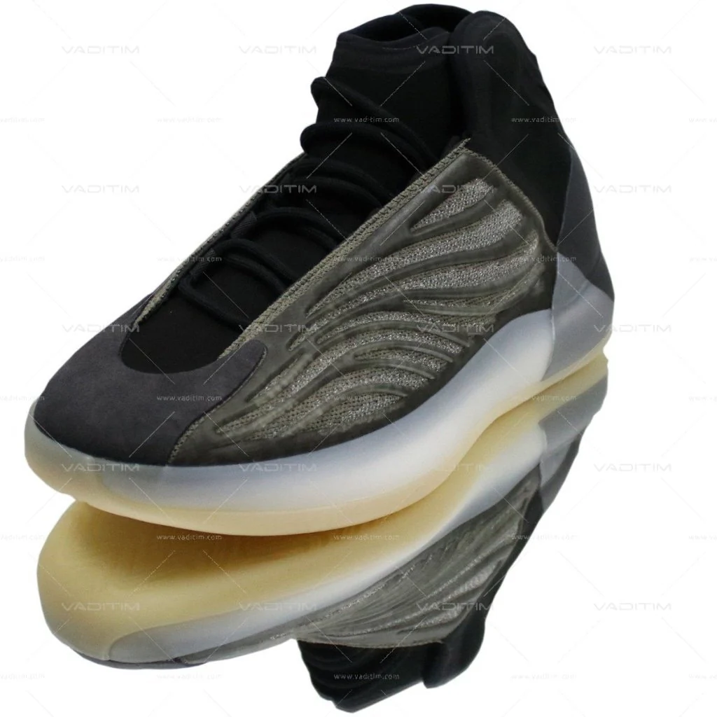 Yeezy QNTM Barium
