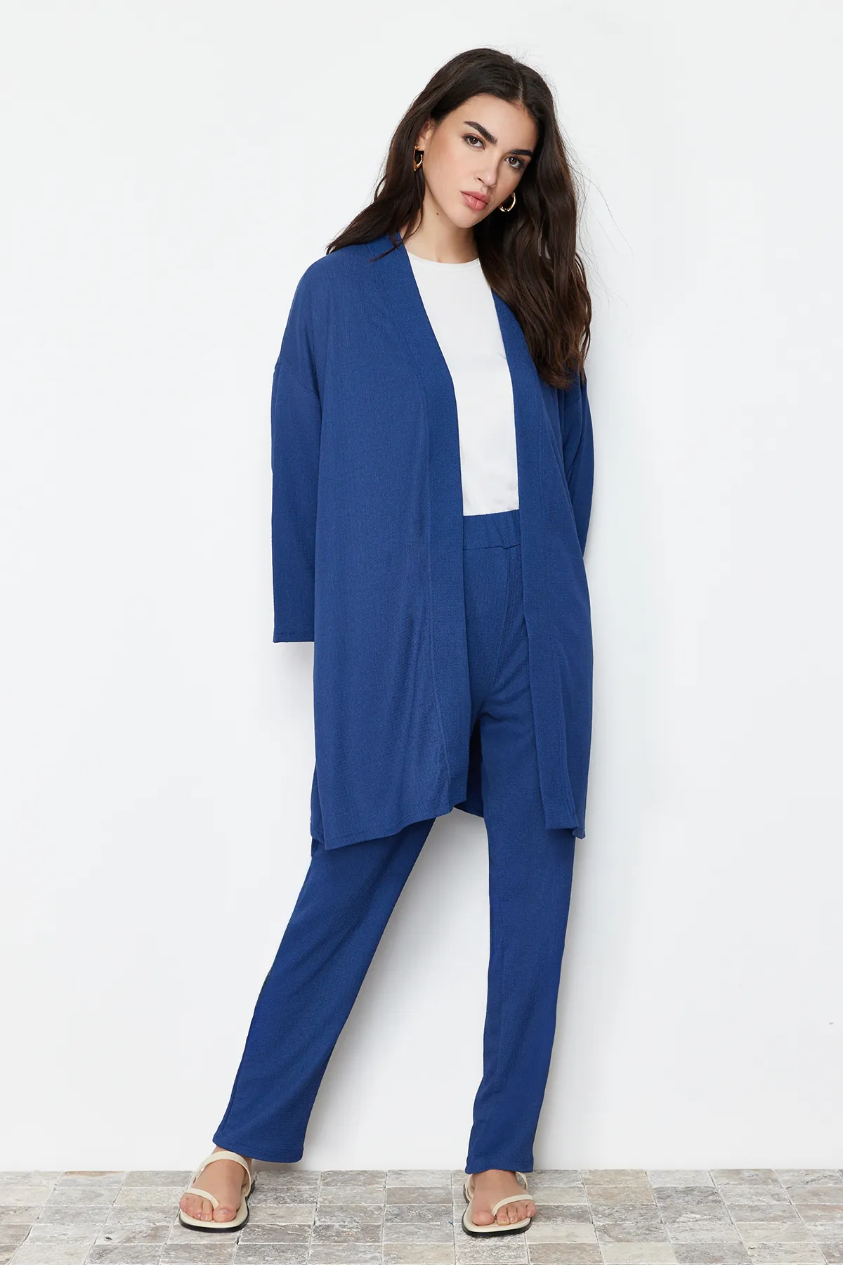 Trendyol Modest  Blaues Set aus gestricktem Oberteil und Unterteil in Wickeloptik TCTSS24US00045