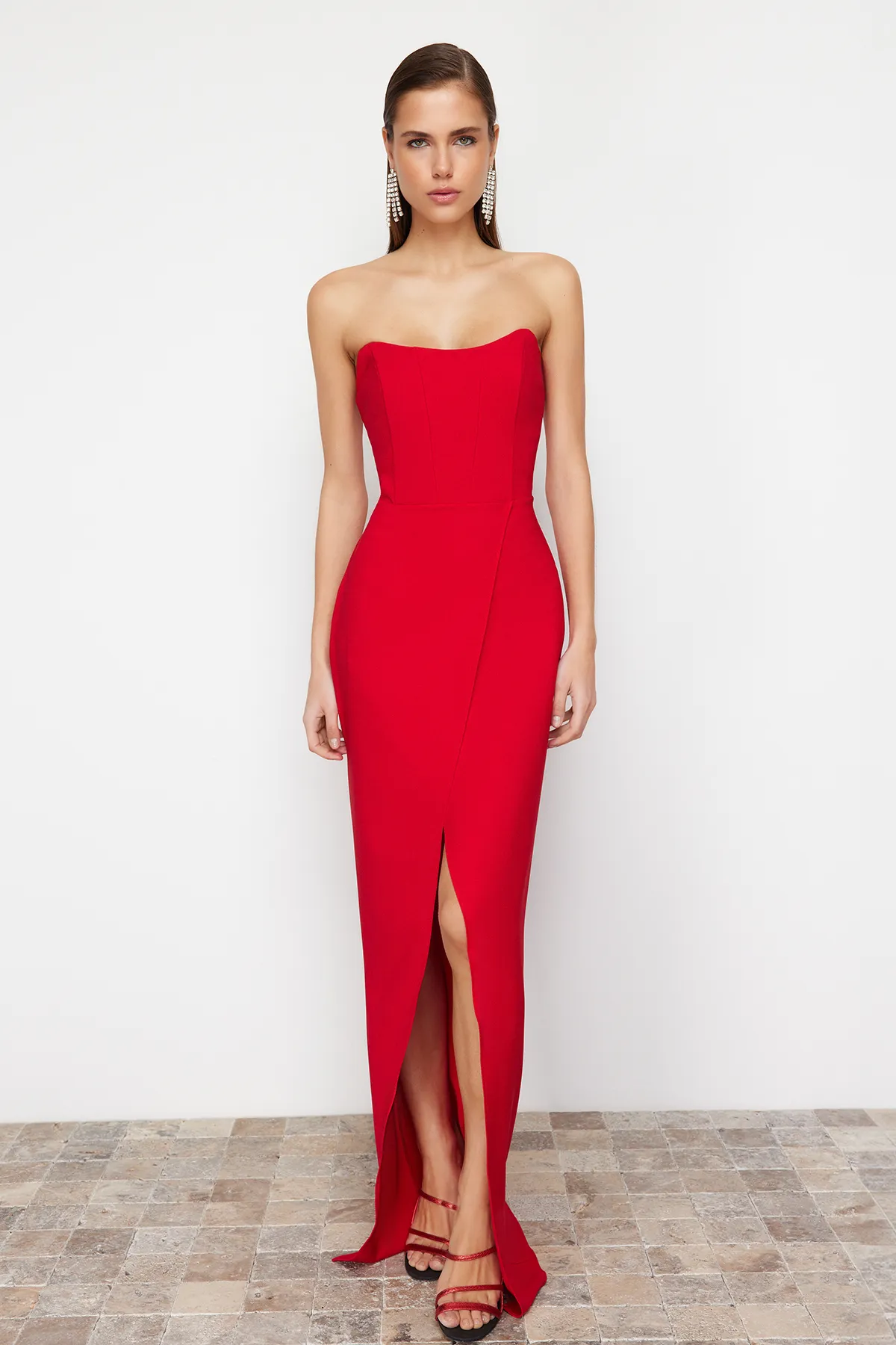 Trendyol Collection  Rotes, langes Abendkleid mit gewebtem Korsettdetail TPRSS24AE00151