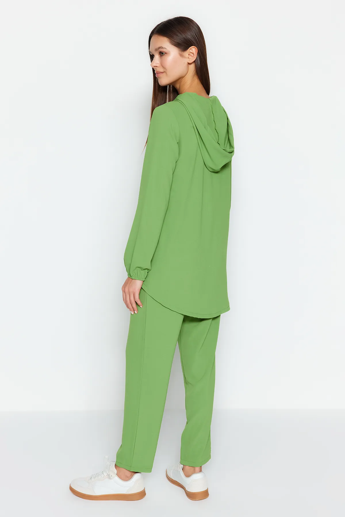 Trendyol Modest  Grünes Set aus Cardigan und Hose mit Kapuze und gewebtem Unterteil und Oberteil TCTSS22US0026