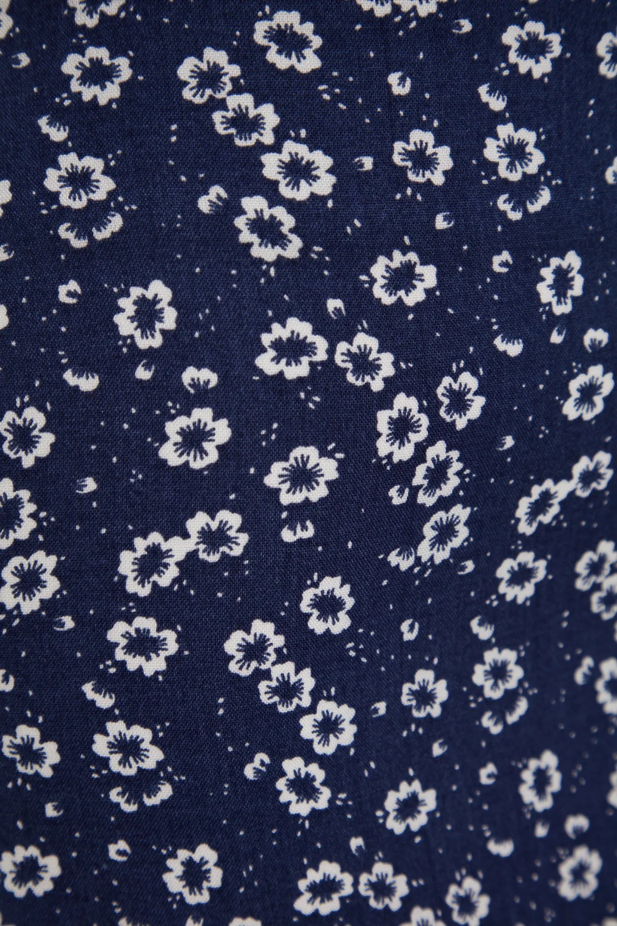 Trendyol Collection  Blauer gewebter Midirock aus Viskosestoff mit Blumenmuster TWOSS23ET00295