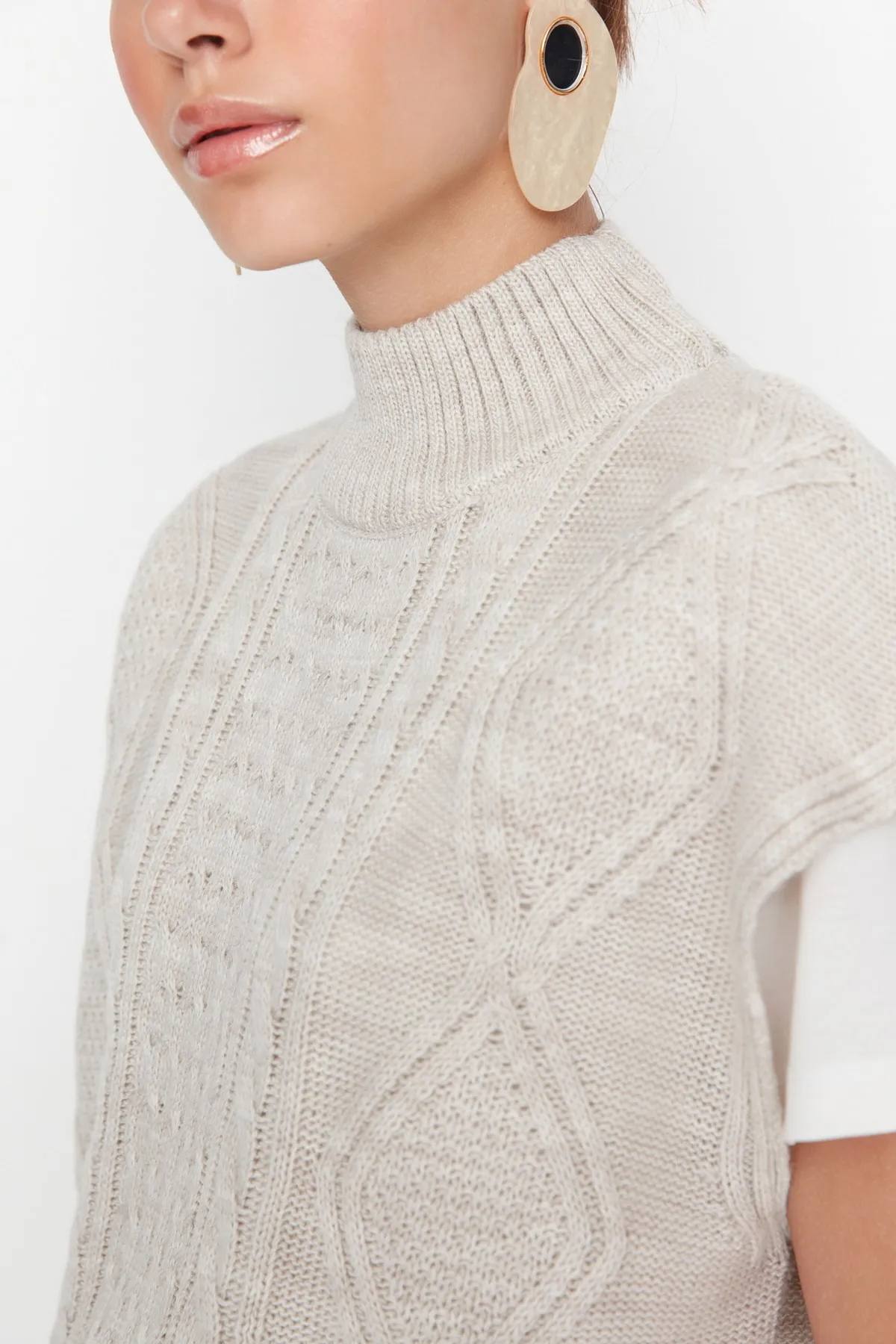 Trendyol Collection  Rollkragenpullover mit Steinstrickdetails TWOAW23SV00100