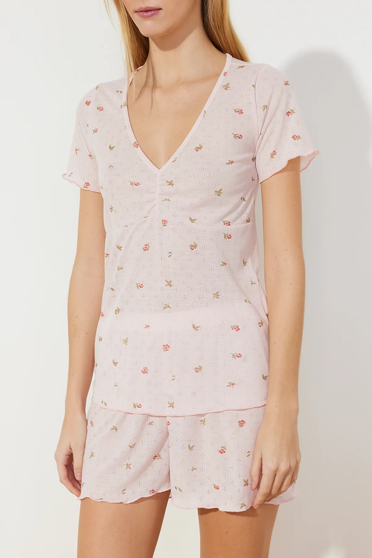 Trendyol Collection  Rosa florales Pointel-Pyjama-Set mit Lochmuster und Lochmuster THMSS24PT00034