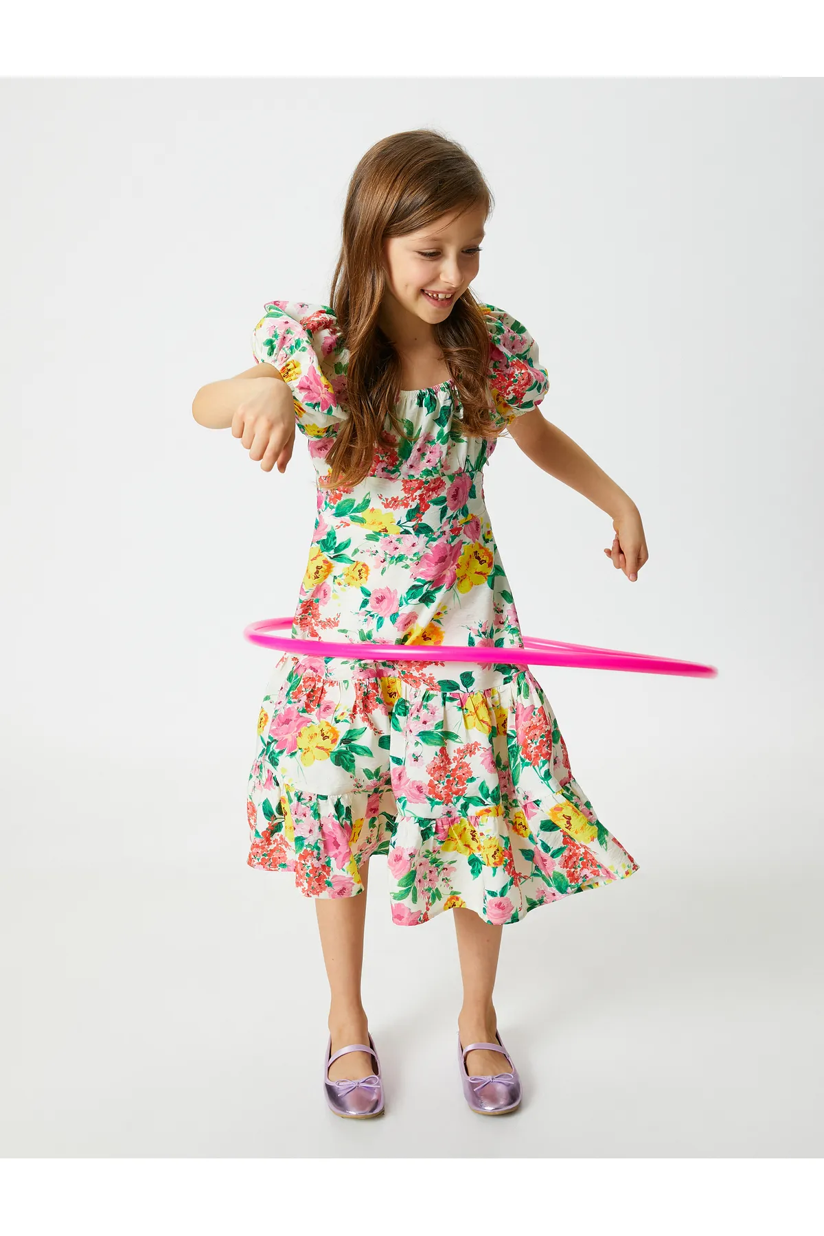 Koton  Kleid mit Blumenmuster, Midi-Länge, gestuft, kurze Ballonärmel, quadratischer Ausschnitt