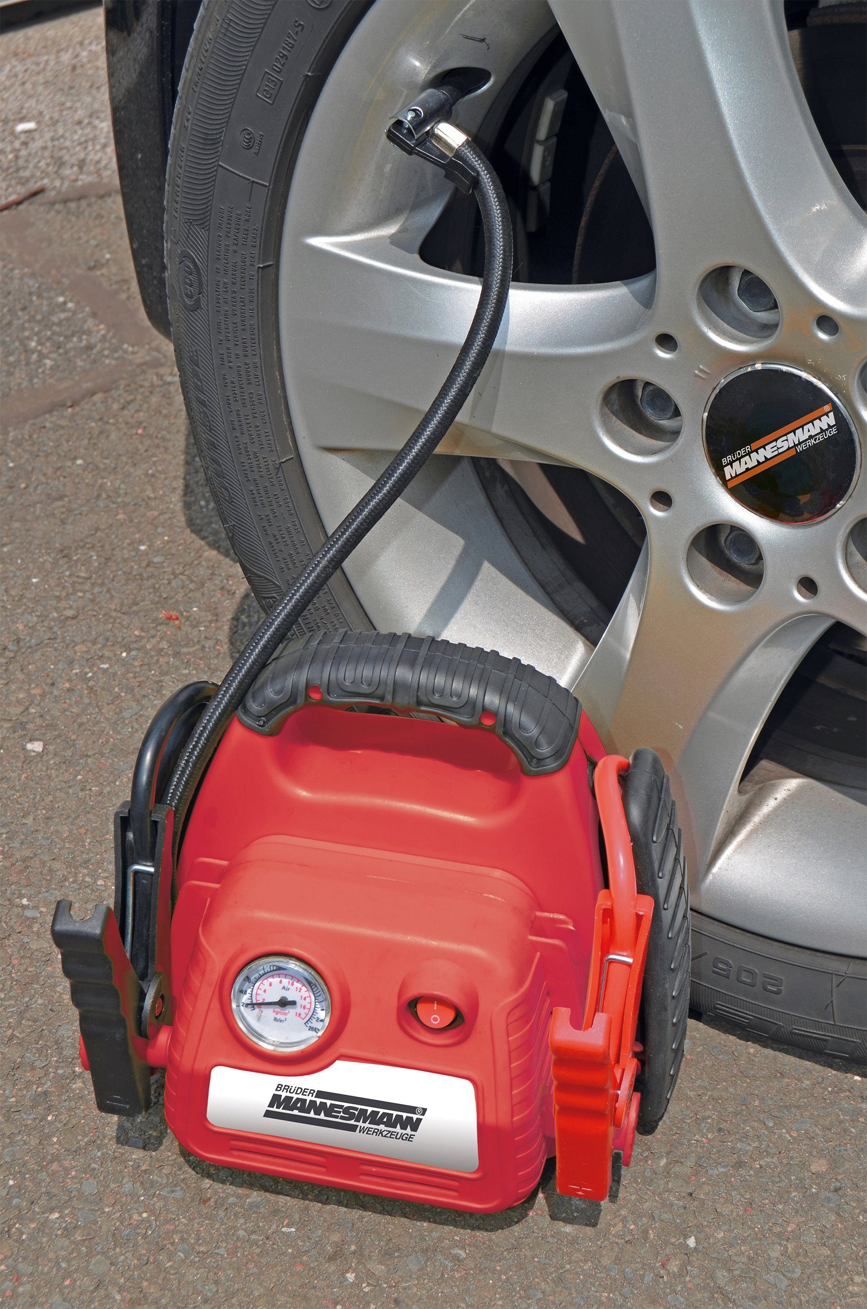 Brüder Mannesmann Werkzeuge Energiestation (12 V), mit USB-Port, Manometer und Ventiladapter