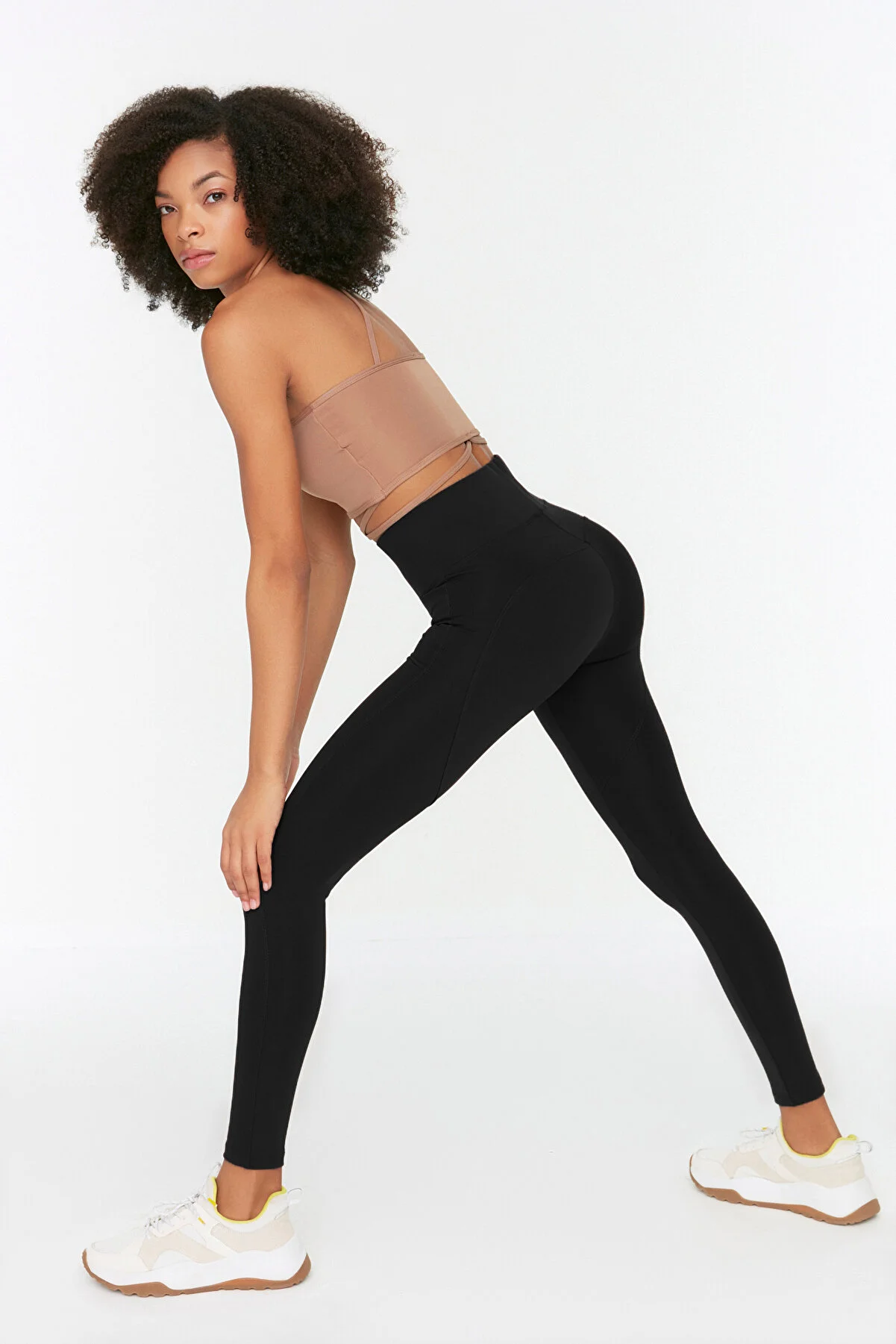 Trendyol Collection  Schwarze, gestrickte Sport-Leggings mit Push-Up-Effekt in voller Länge TWOAW21TA0030