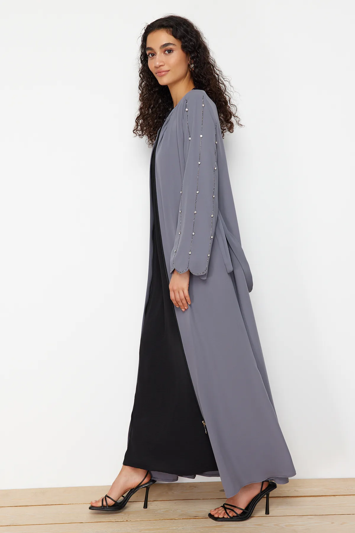 Trendyol Modest  Graues Stein-Accessoire, gewebte Kappe & Ferace & Abaya TCTSS24KF00019