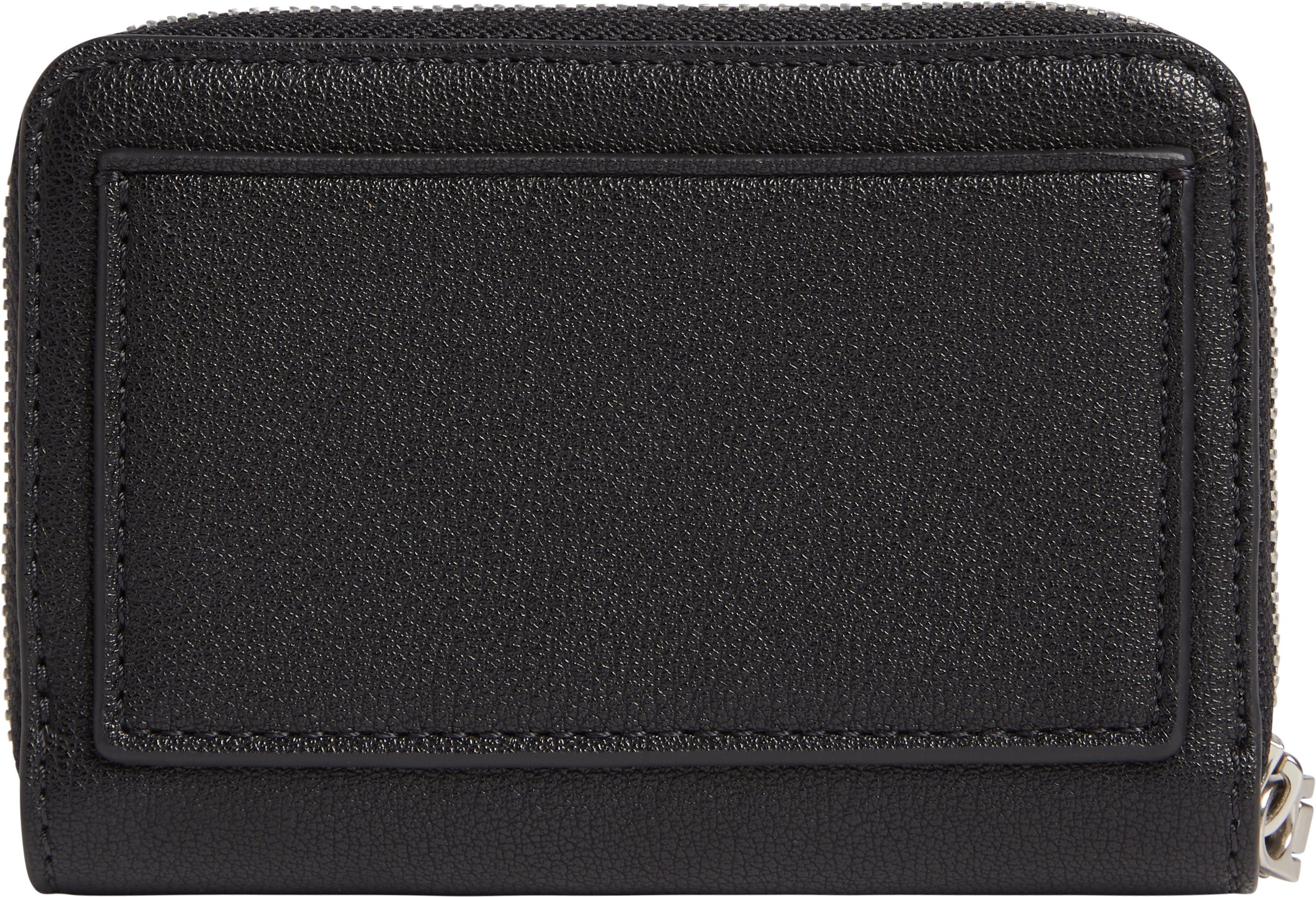 Calvin Klein Jeans Geldbörse ULTRALIGHT MED ZA W/WRISTLET PU, mit dezentem Markenlogo vorne