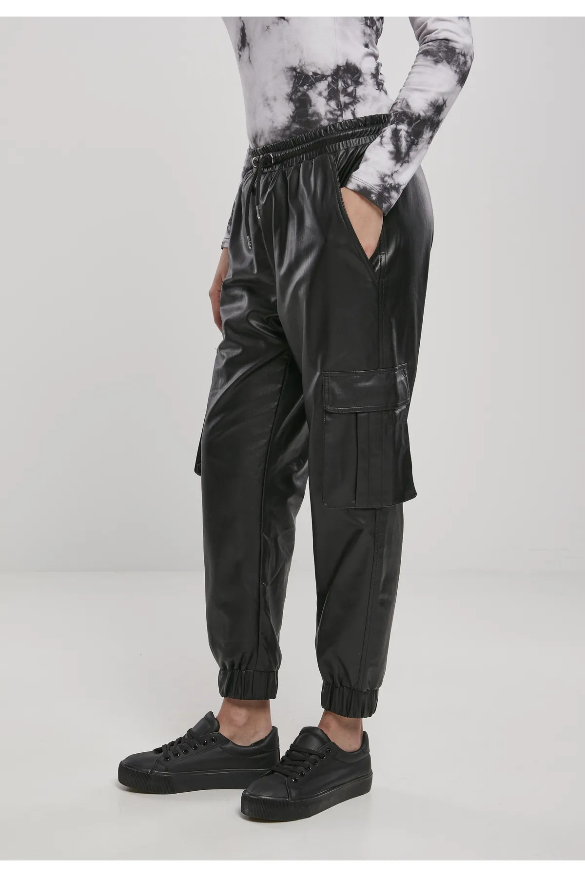 Urban Classics  Damen-Cargohose aus Kunstleder für Damen