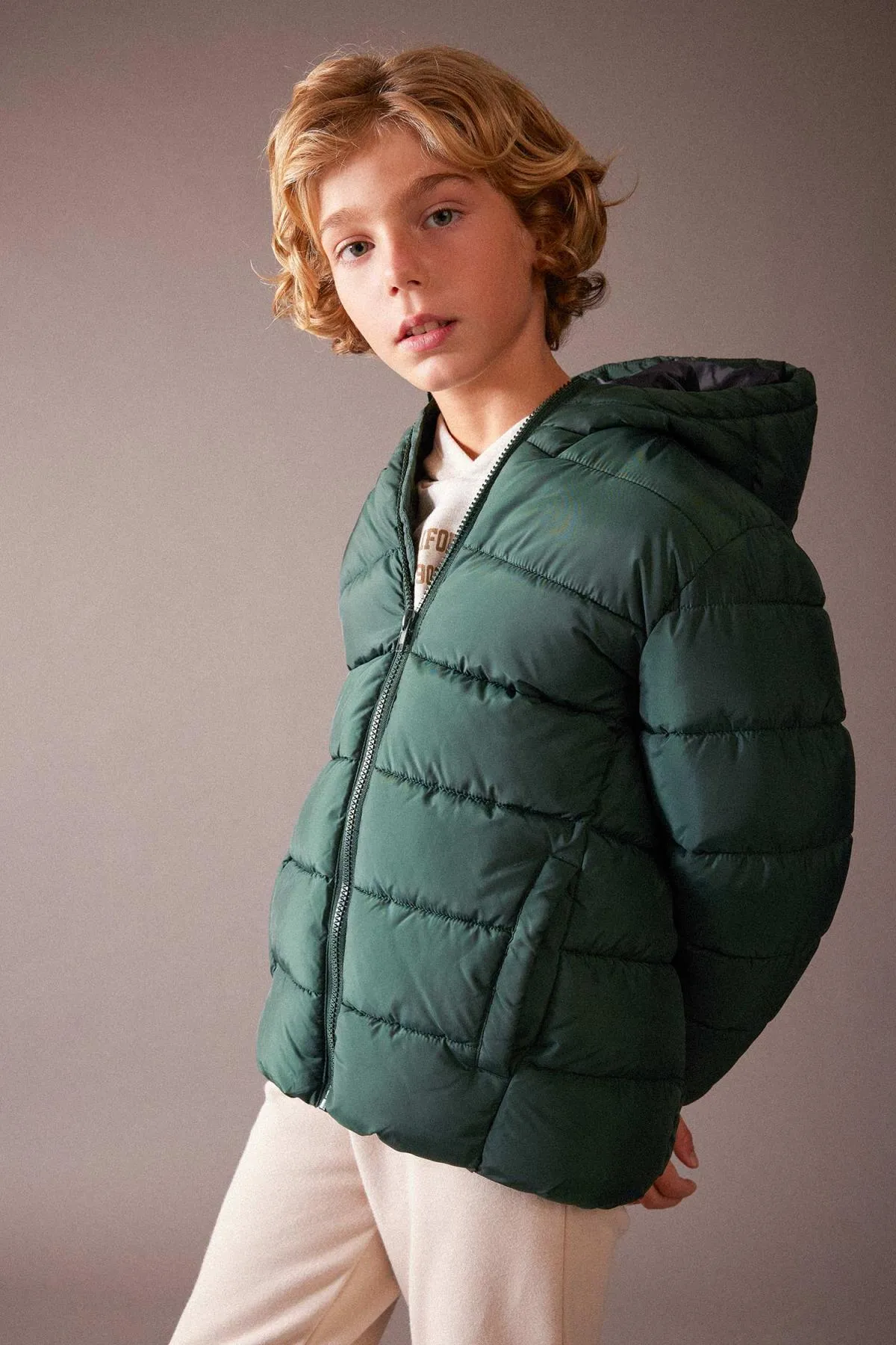 DeFacto  Wasserabweisende Pufferjacke mit Kapuze für Jungen A1875a823wn