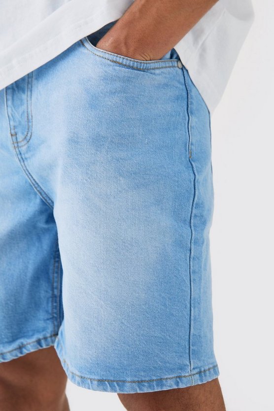 Lockere Jeansshorts in Hellblau