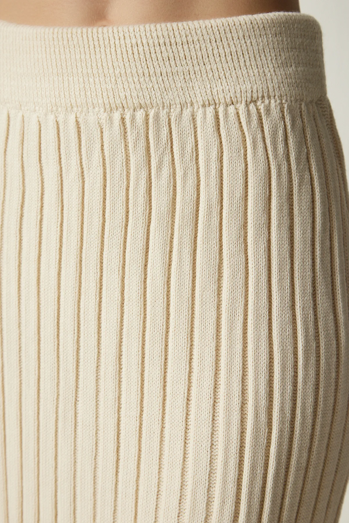 Happiness İstanbul  Cremefarbenes Strickset mit geripptem Pullover und Rock für Damen YY00188