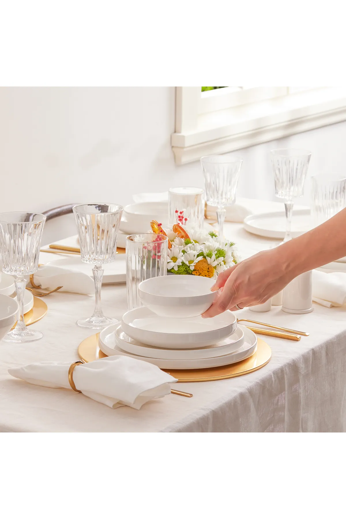 Karaca  Neu Saturn Gold 59-teiliges Streamline Porzellan Geschirrset für 12 Personen Set