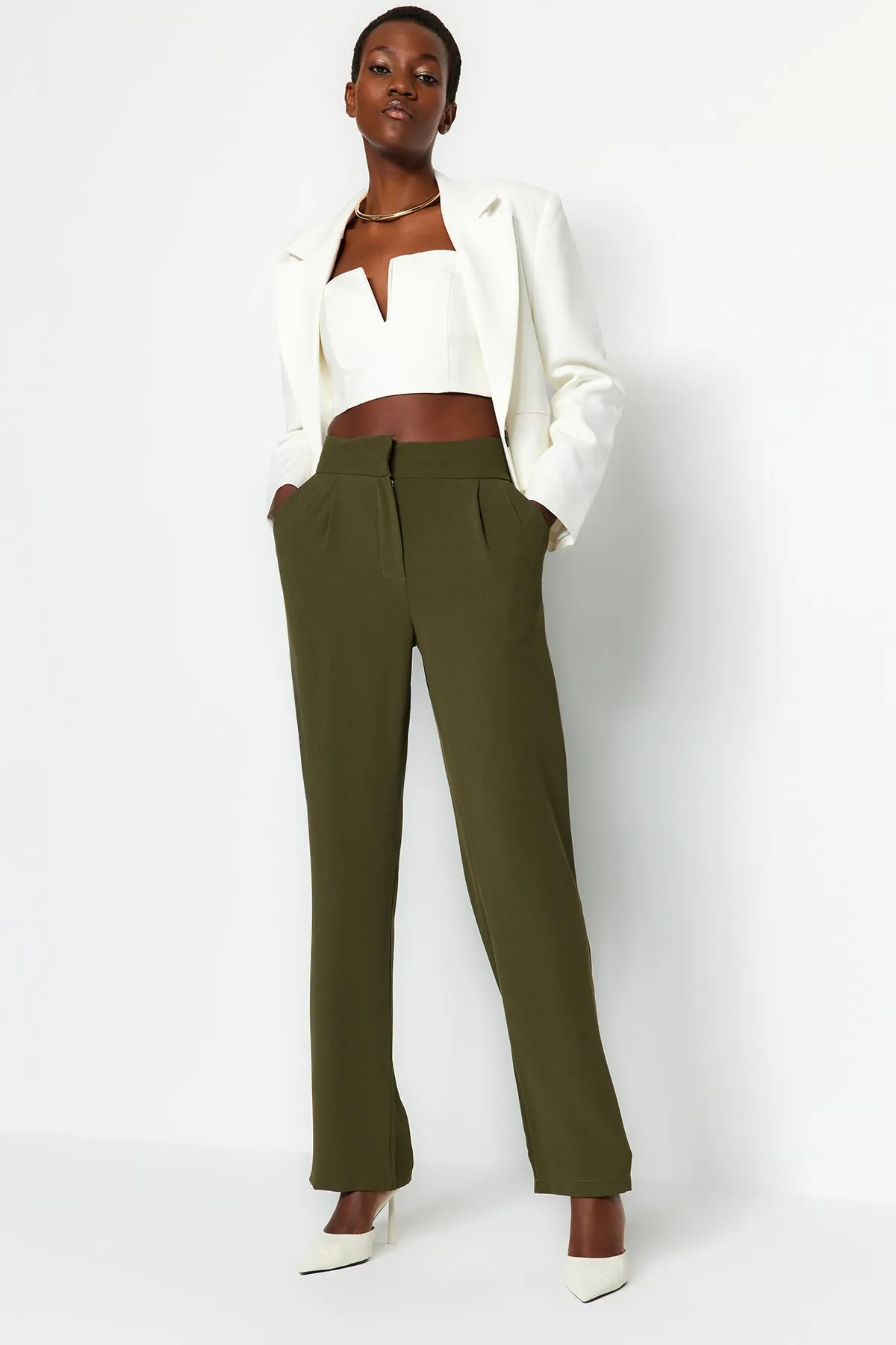 Trendyol Collection  Khakifarbene, plissierte Webhose mit weitem Bein TWOSS19WX0017