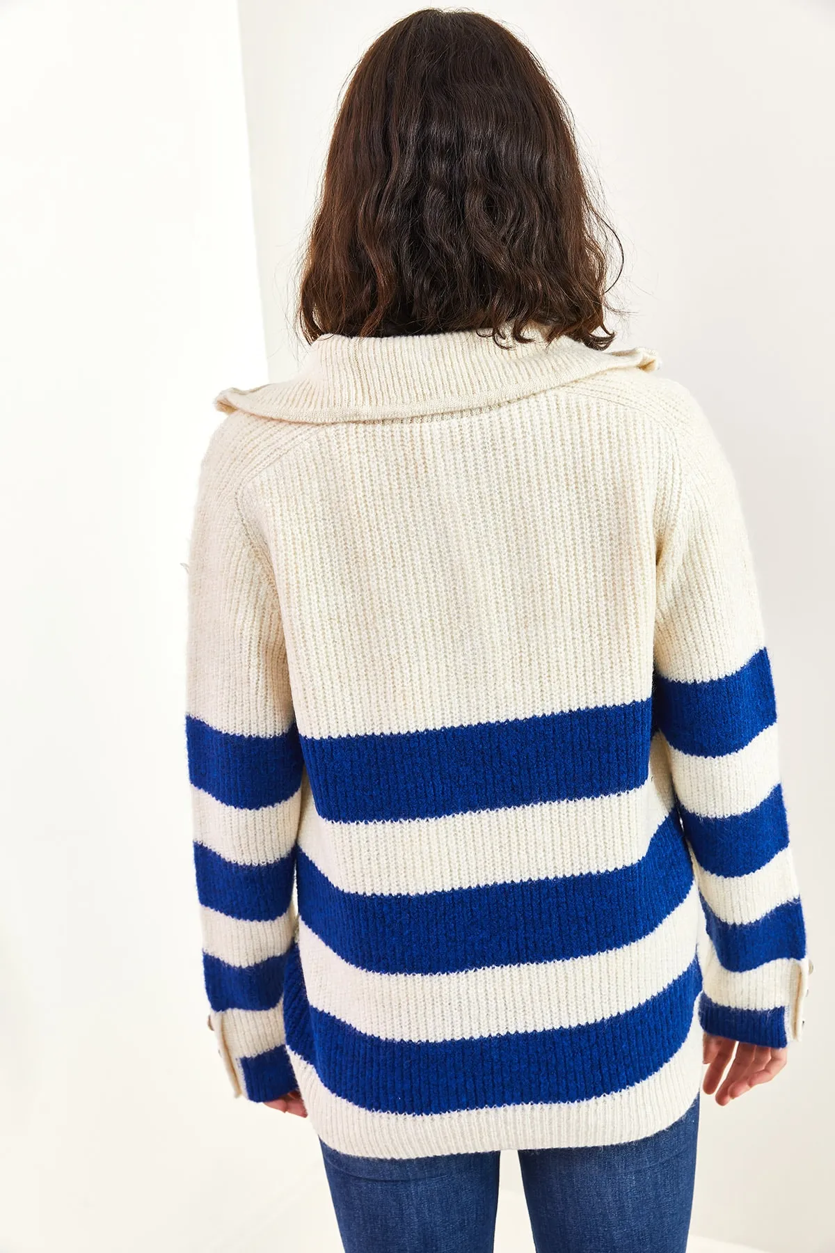 Bianco Lucci  Rollkragenpullover für Damen mit Reißverschluss, dicken gestreiften Ärmeln, Knöpfen und detailliertem Strickpullover