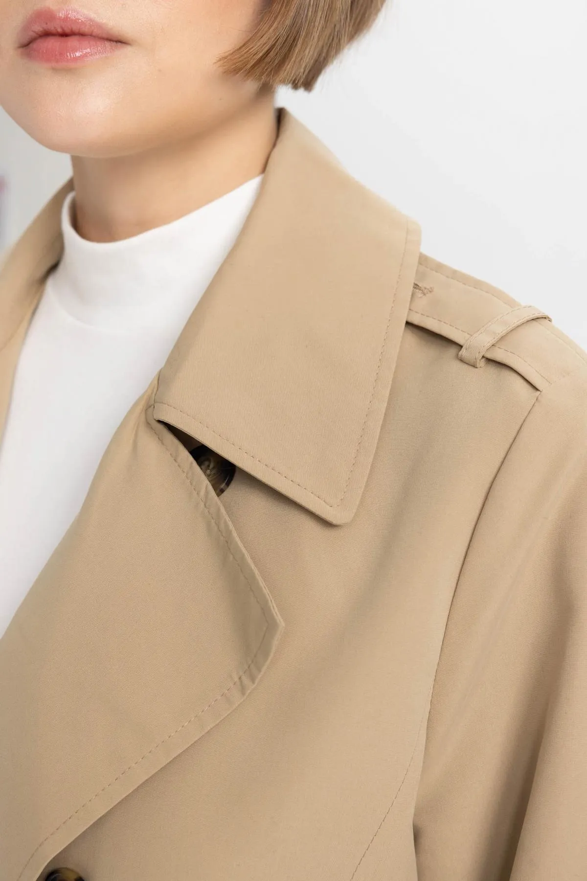 DeFacto  Wasserdichter Trenchcoat mit normaler Passform und Gürtel A0593ax24sp
