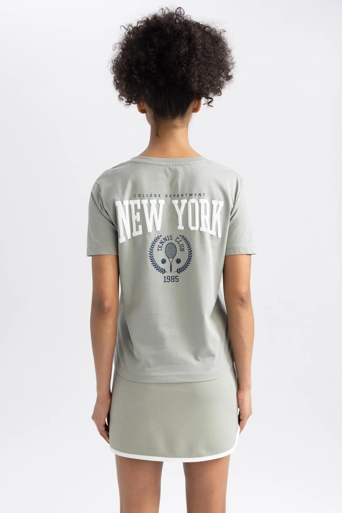 DeFacto  Passform: Normale Passform, Rundhalsausschnitt, Rückenaufdruck, Sport-Print, Athlete, Kurzarm-T-Shirt A8914ax23hs