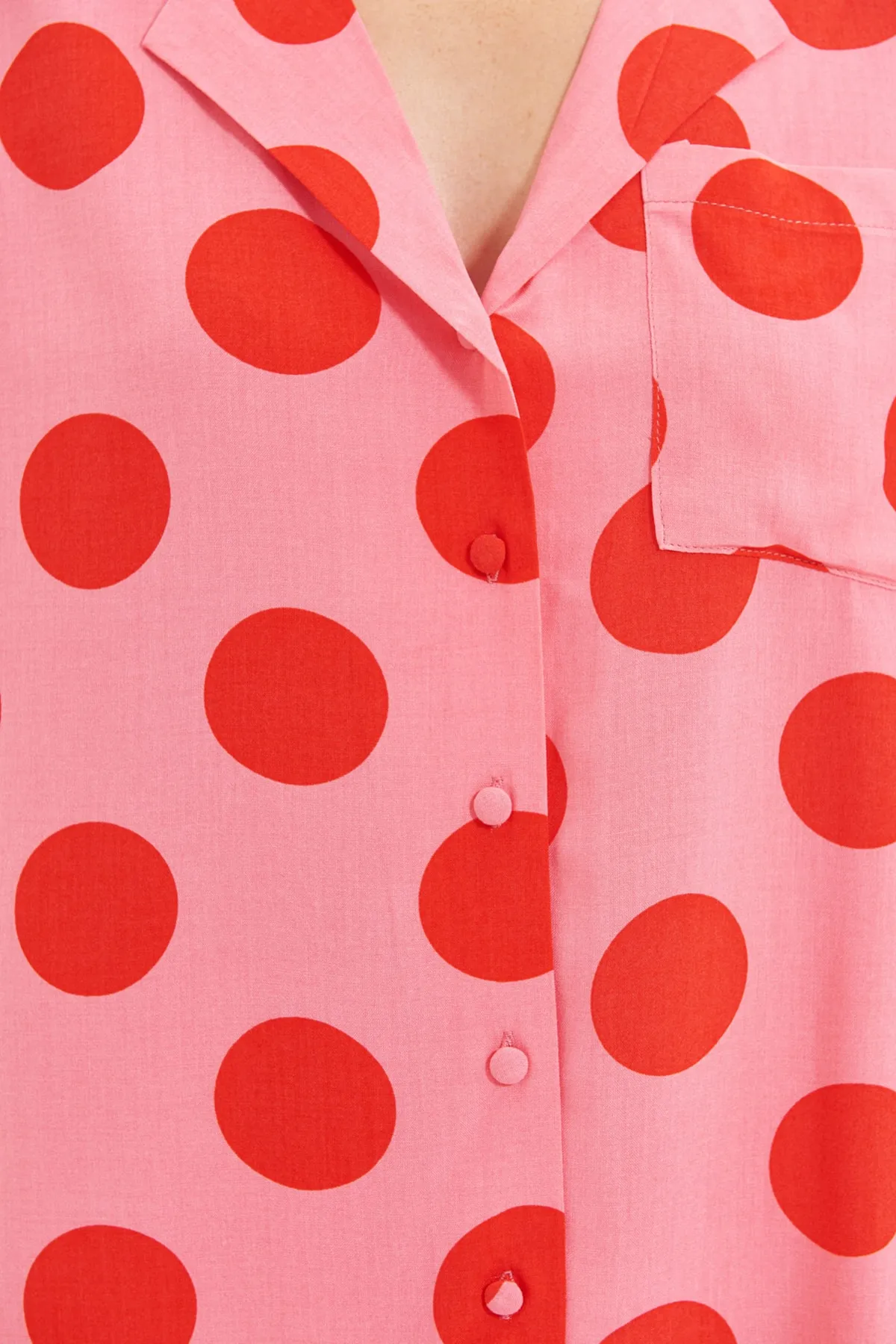 Trendyol Collection  Fuchsia Polka Dot Viskose Hemd-Shorts gewebtes Pyjama-Set THMSS20PT0306