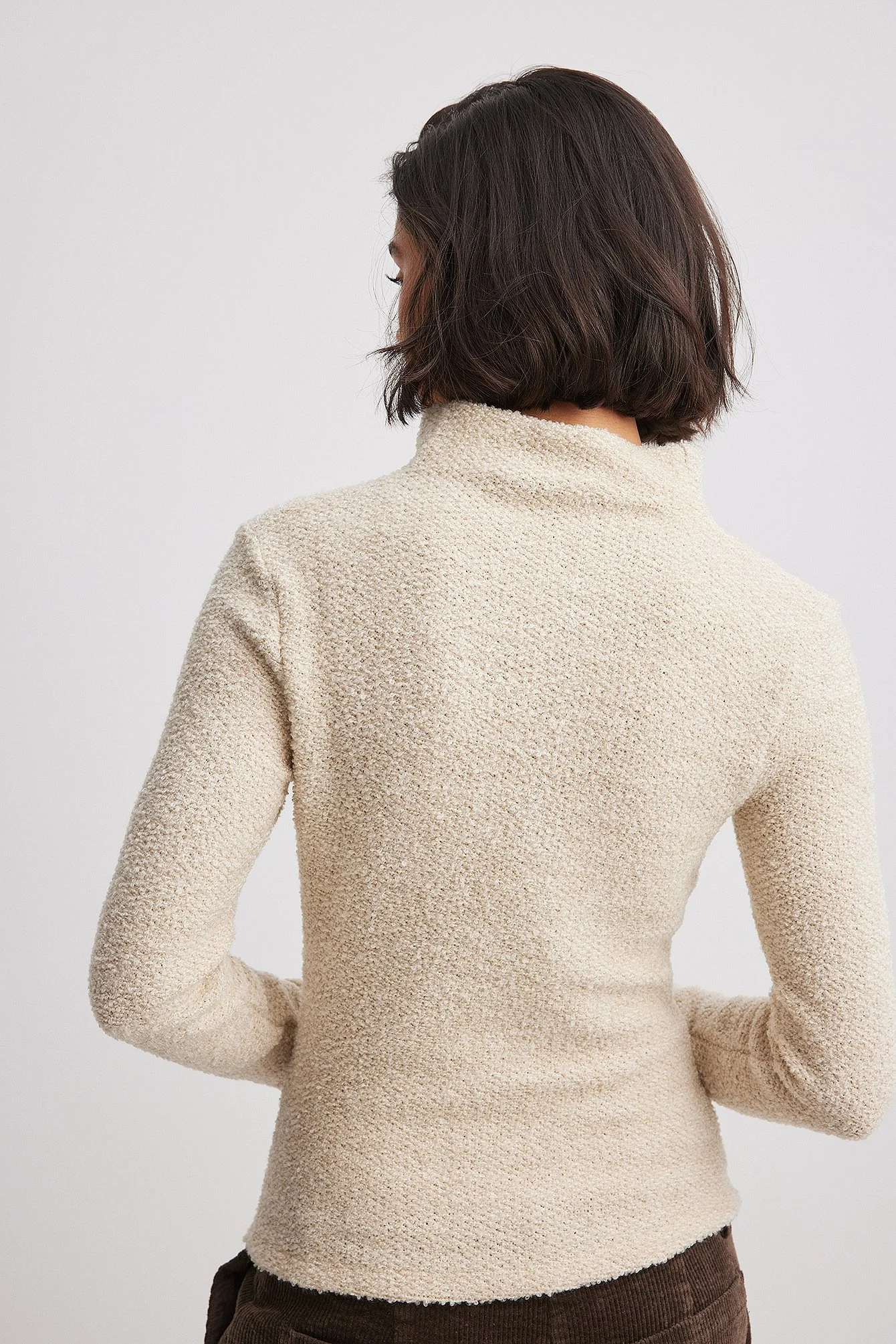 Strukturierter Pullover mit Trichterhalsausschnitt