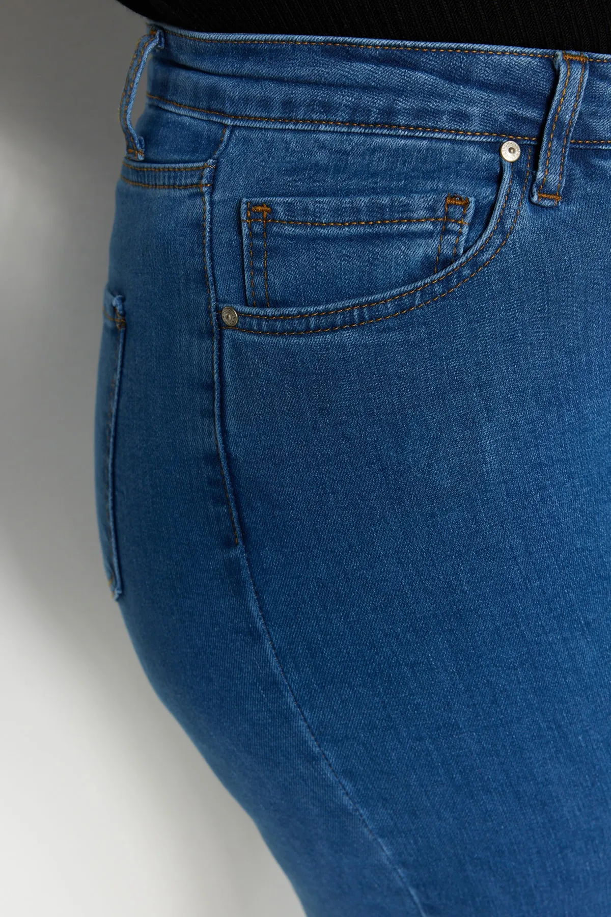 Trendyol Curve  Dunkelblaue Skinny Jeans mit hoher Taille TBBAW23CJ00012