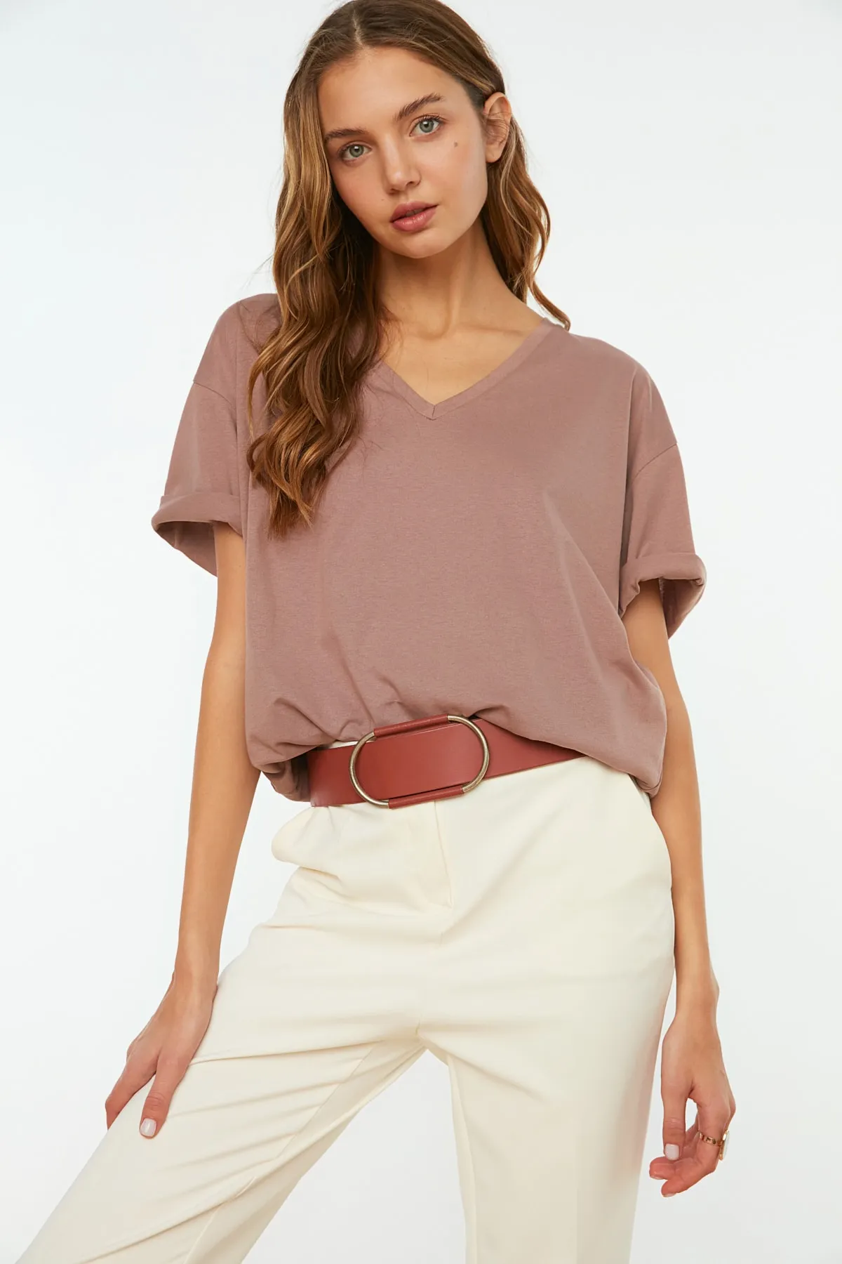 Trendyol Collection  Nerzfarbenes Single-Jersey-Strick-T-Shirt im Boyfriend-Stil mit V-Ausschnitt TWOSS20TS0132