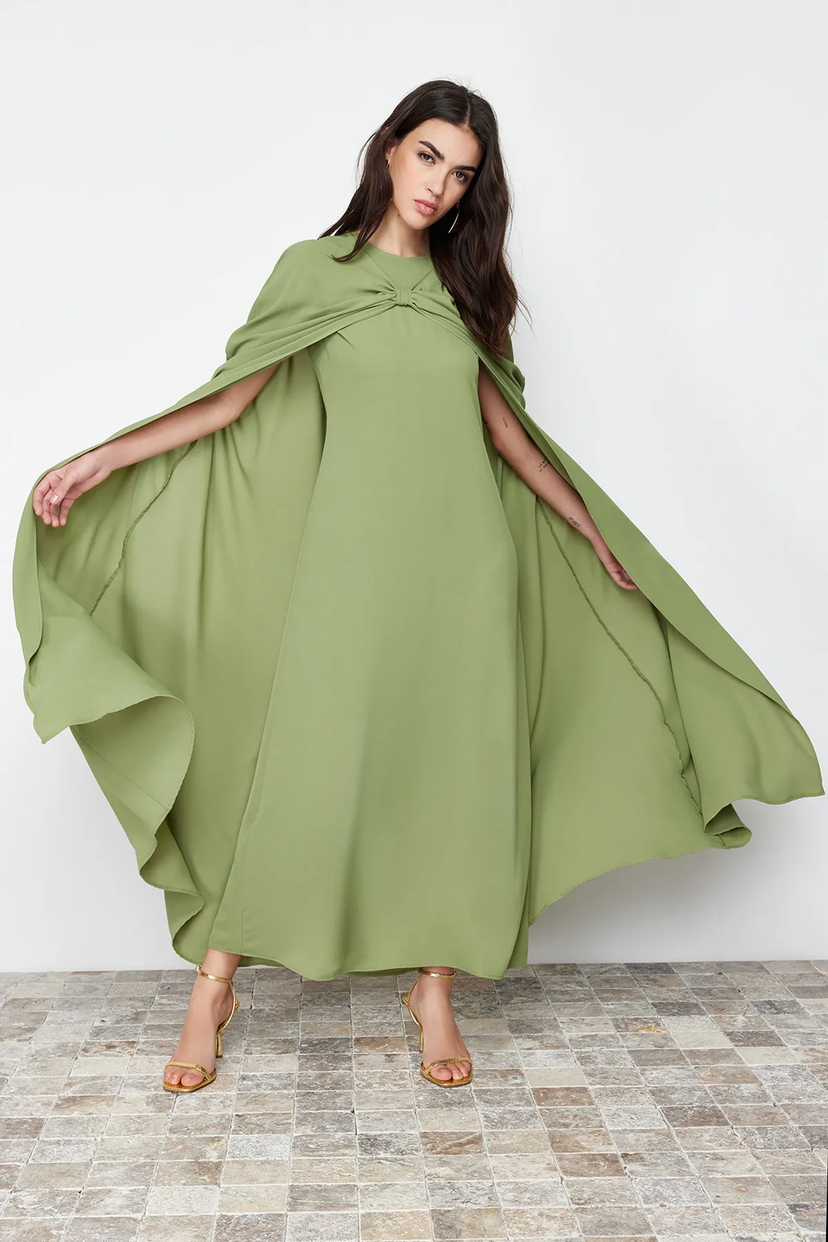 Trendyol Modest  Khakifarbenes gewebtes Kaftan-Abendkleid TCTSS24DB00000