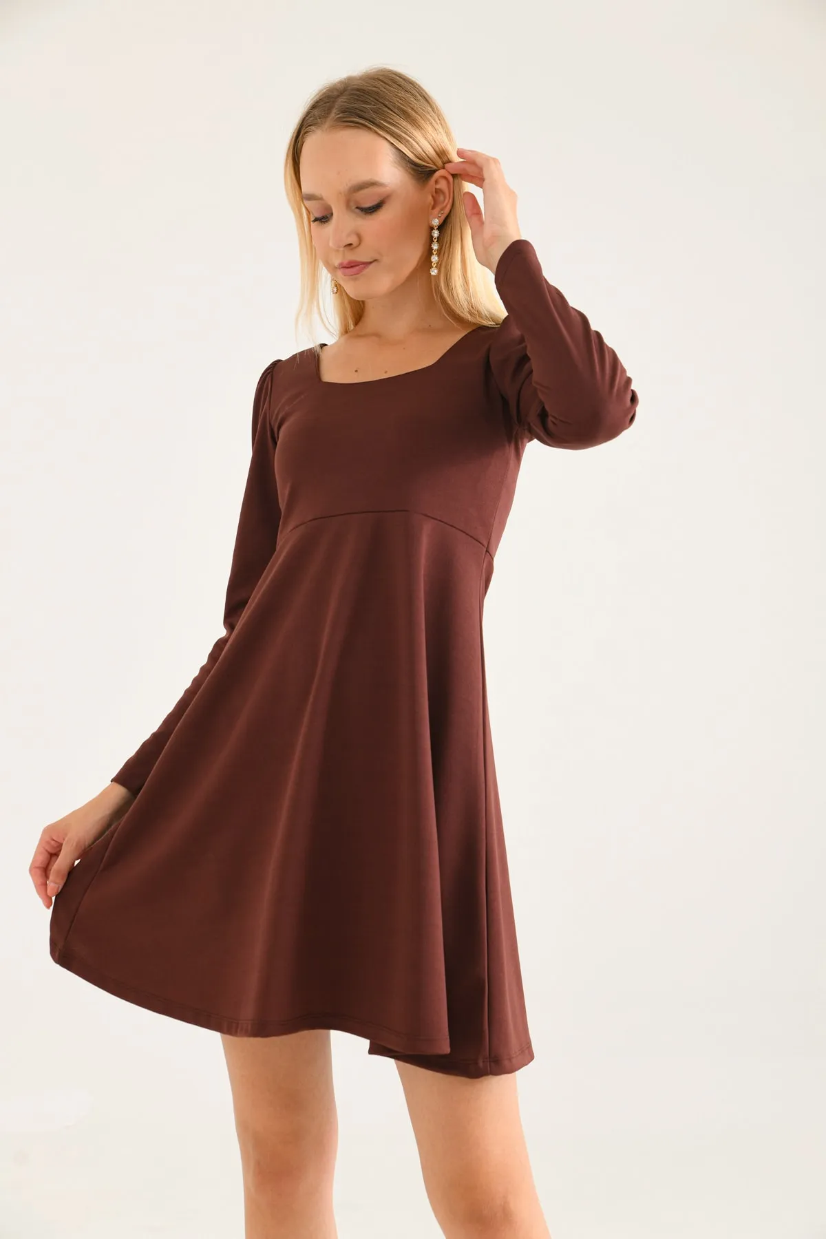 VOLT CLOTHİNG  Damen-Minikleid mit quadratischem Ausschnitt und langen Ärmeln