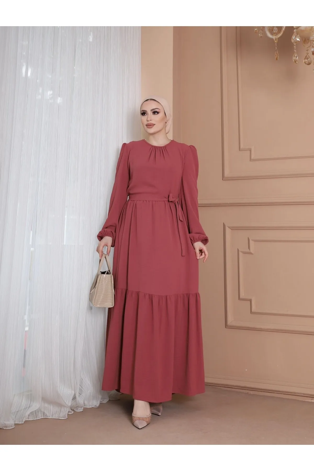 VOLT CLOTHİNG  Ayrobin Kleid mit Gürtel und Rüschendetail am Kragen