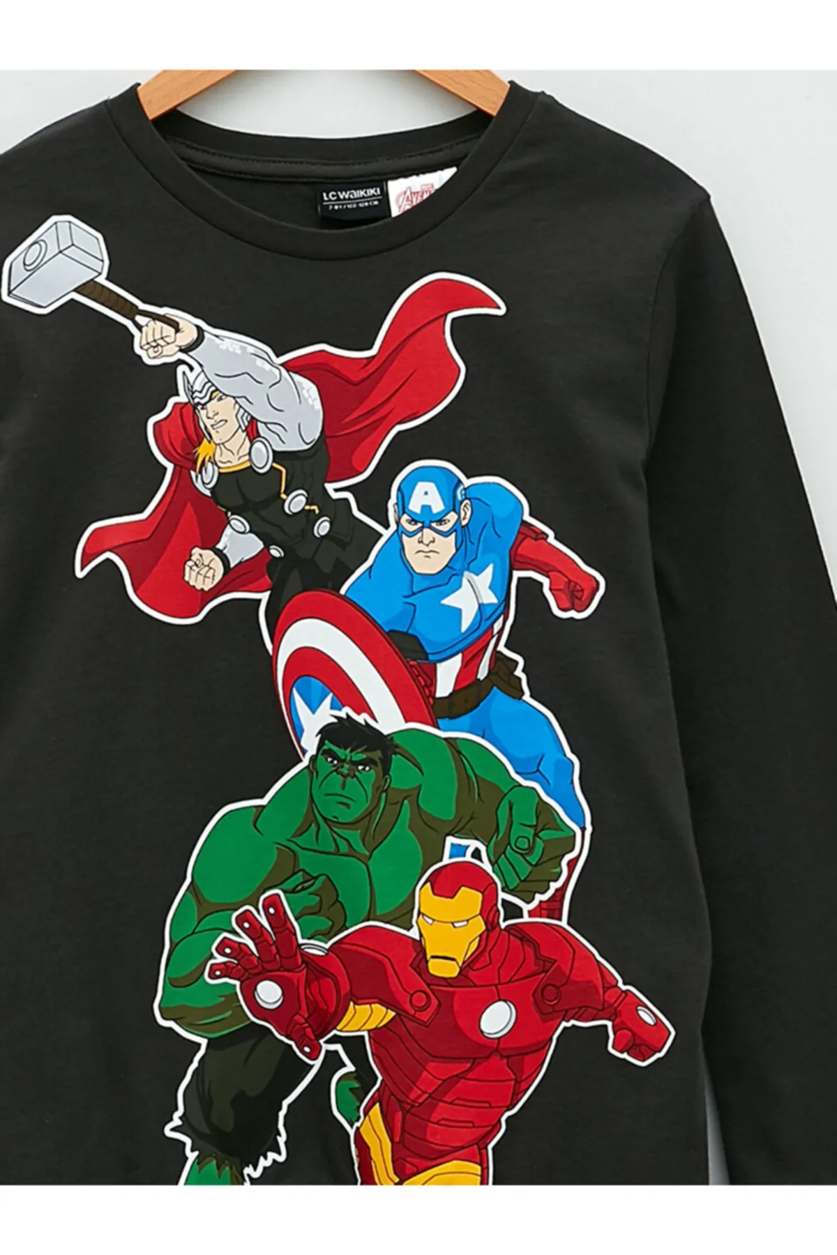 LC Waikiki  Langarm-Sweatshirt mit Rundhalsausschnitt und Avengers-Print für Jungen S22966z4 - Hbh