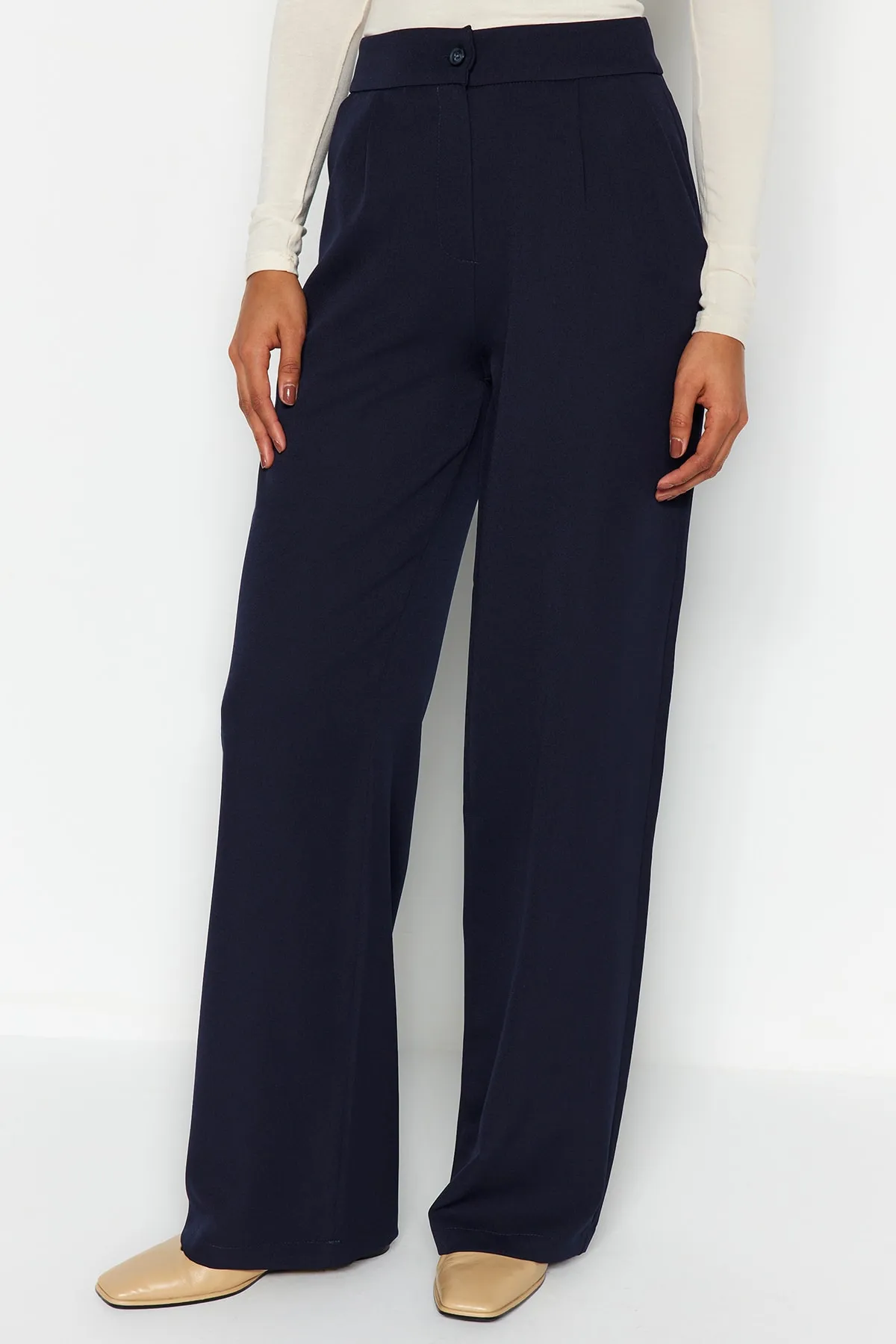 Trendyol Collection  Marineblaue Hose mit weitem Bein TWOAW22PL0139