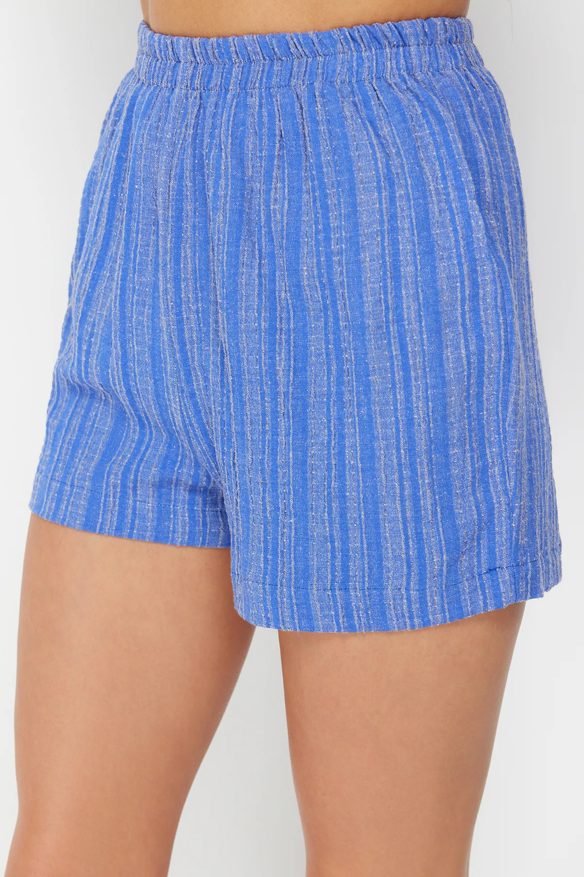 Trendyol Collection  Marineblaues Set aus Hemd und Shorts aus gewebtem Leinengemisch TBESS23AU00054