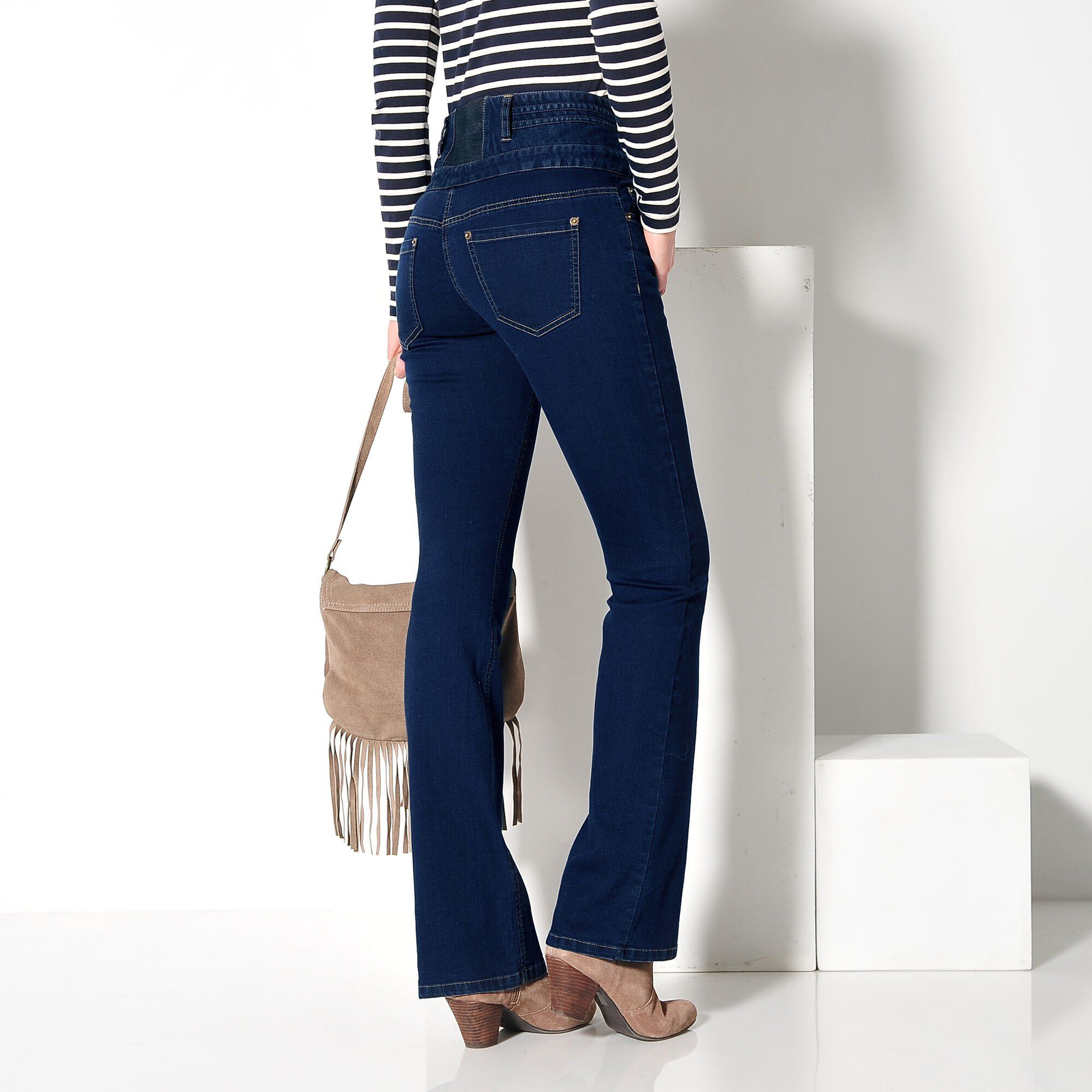 Jean taille haute coupe bootcut entrej. 78 cm