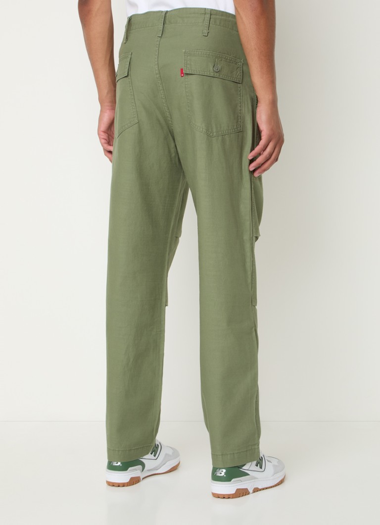 Pantaloni cargo Levi's cu croi larg și buzunare laterale