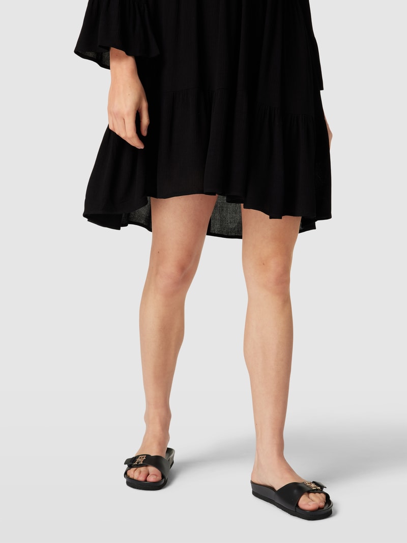 Pantoletten mit Label-Applikation in metallic Modell 'MULE' in schwarz