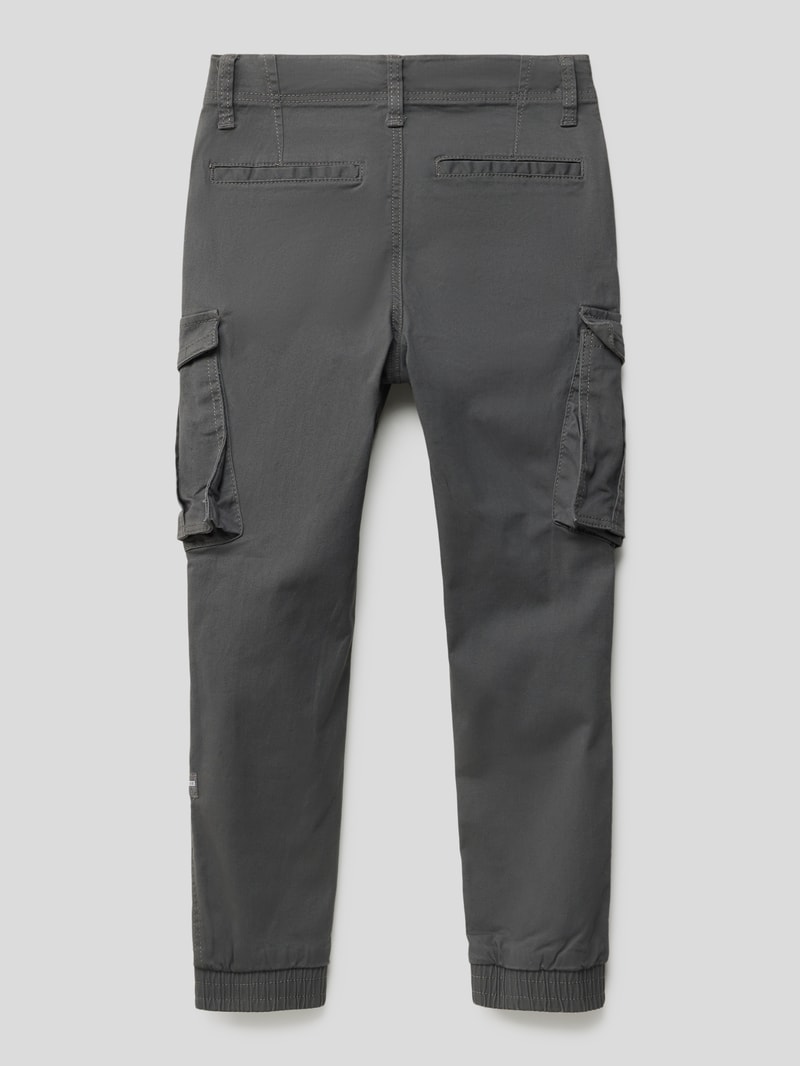 Cargohose mit Label-Detail Modell 'Bango' in mittelgrau