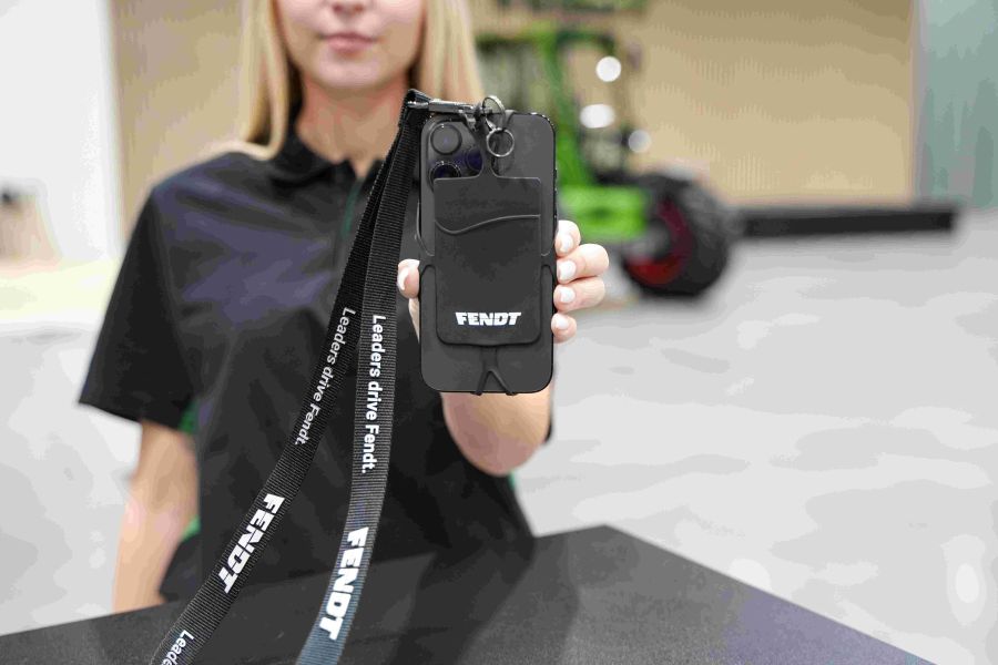 Schlüsselband mit  Smartphone-Tasche: Leaders drive Fendt Collection