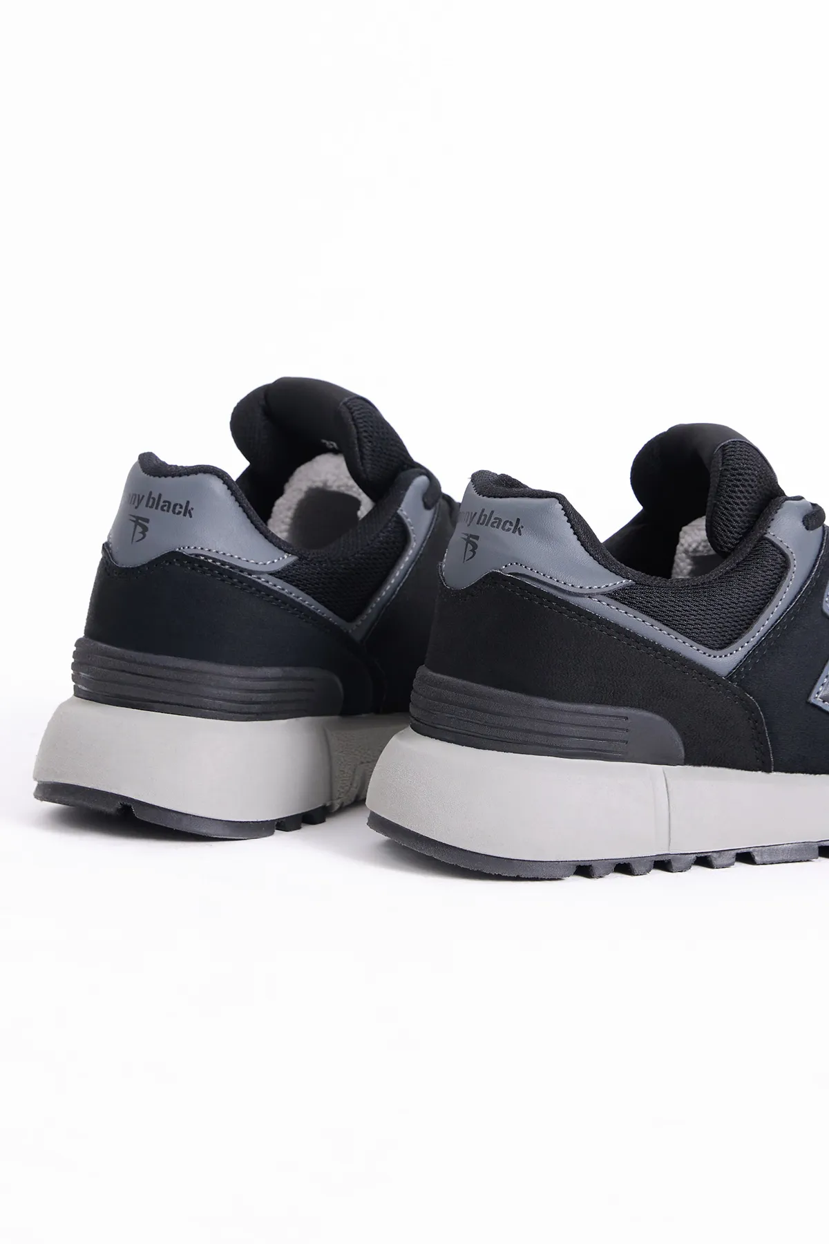 Tonny Black  Schwarzer, rutschfester Unisex-Schnürsneaker mit Eva-Sohle