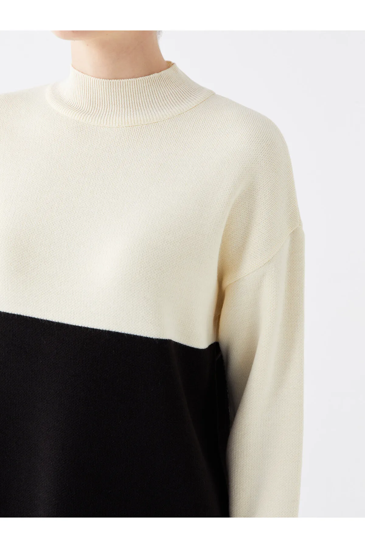 LC Waikiki  Langärmlige Oversize-Stricktunika mit halbem Rollkragen und Farbblockierung für Damen