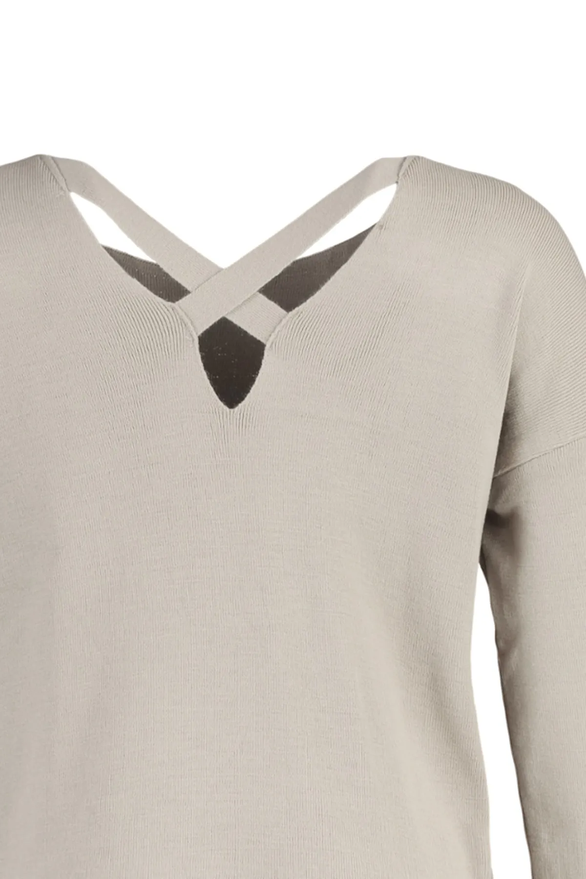 Trendyol Curve  Beigefarbener Strickpullover mit Kreuzbanddetail auf der Rückseite