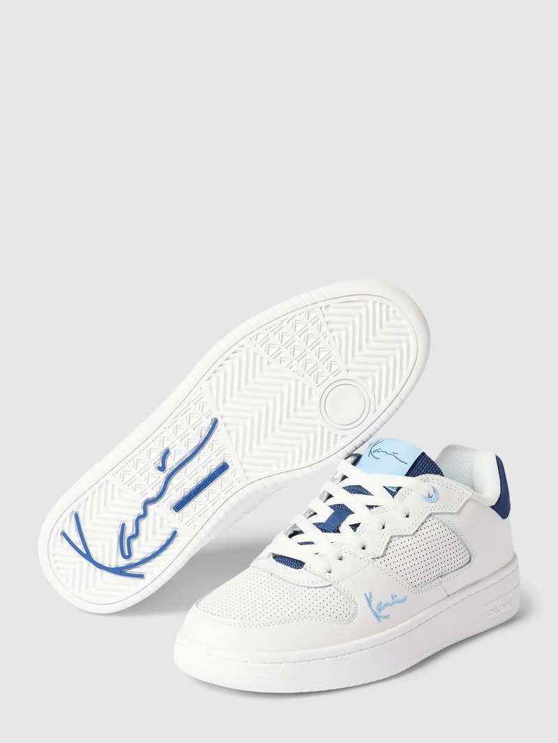 Sneaker mit Label-Stitching in weiß