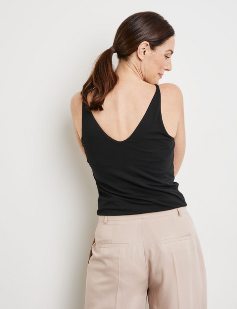 Basic Top mit Rückenausschnitt