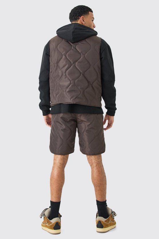 Gesteppte Weste und Shorts