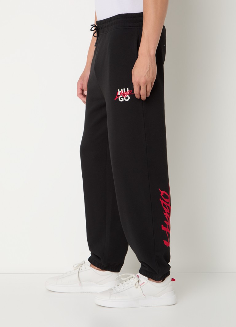 Pantaloni de trening slim fit de la HUGO BOSS, cu logo și buzunare laterale.