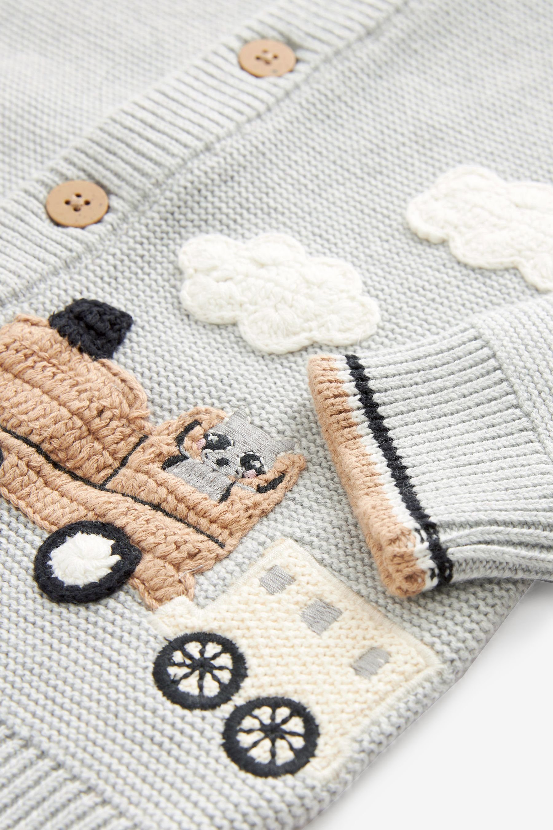 Next Strickjacke Strickjacke mit Knopfleiste, Zug-Motiv (1-tlg)