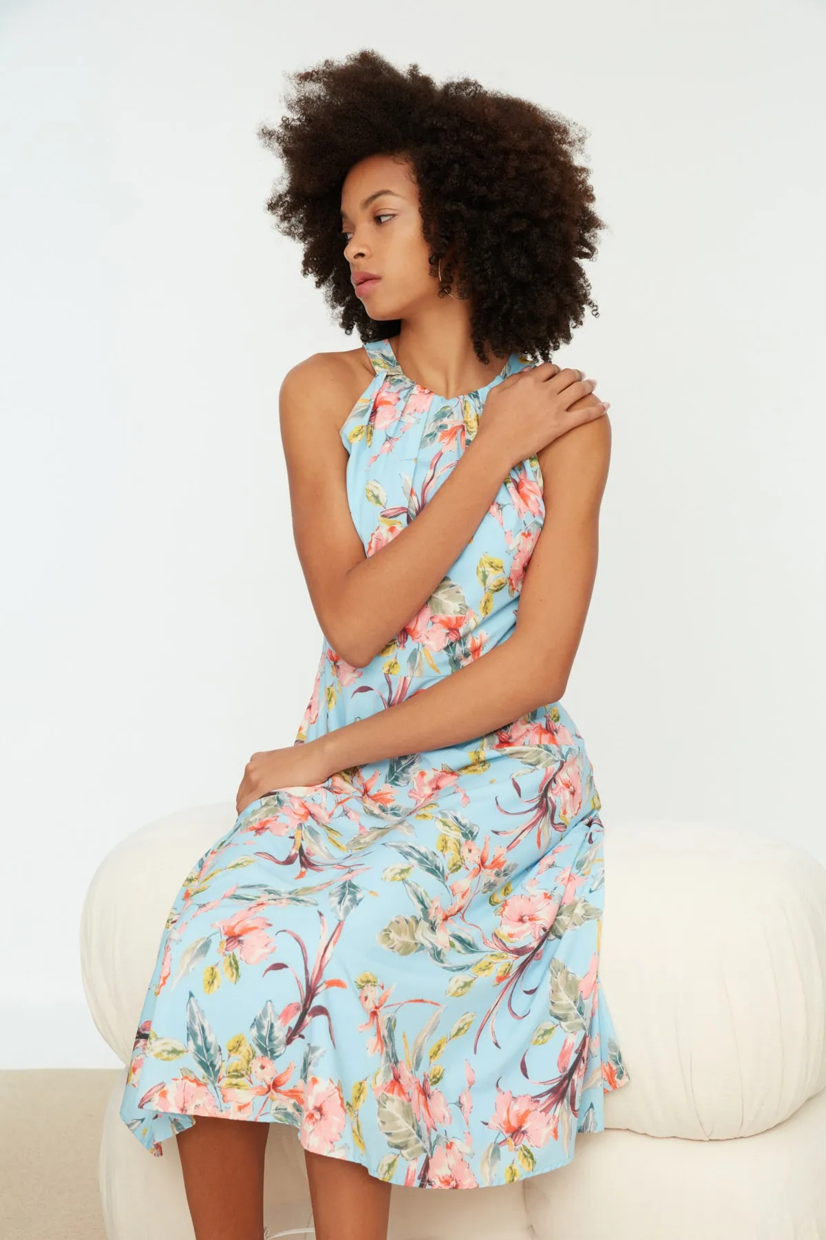 Trendyol Collection  Blaues Volant-Kleid TWOAW21EL0354, gewebtes Kleid TWOSS21EL1676