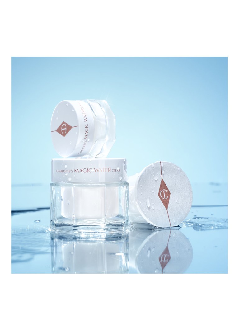 Ricarica di crema idratante da giorno Charlotte's Magic Water di Charlotte Tilbury -