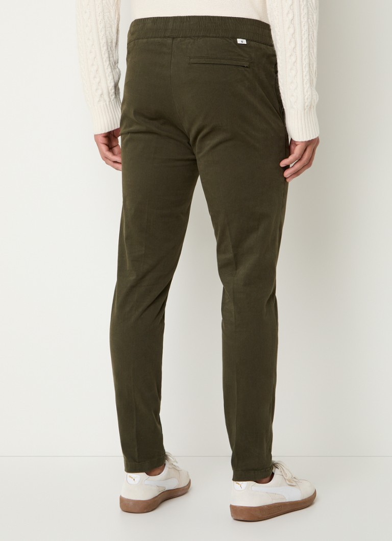 Pantaloni slim fit SamsØe Smithy din amestec de bumbac organic, cu buzunar lateral.